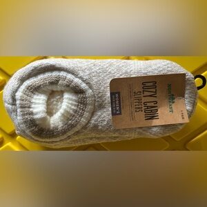 NORTHEAST OUTFITTERS Cozy Cabin Aloe Infused Slippers NWT